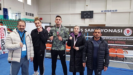 Boksörlerimiz Kırşehir'i salladı