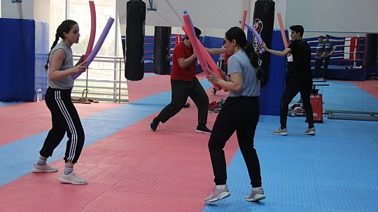 Boksörler oruçlarını aksatmadan çalışıyor