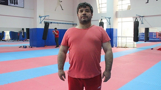 Boksörler oruçlarını aksatmadan çalışıyor