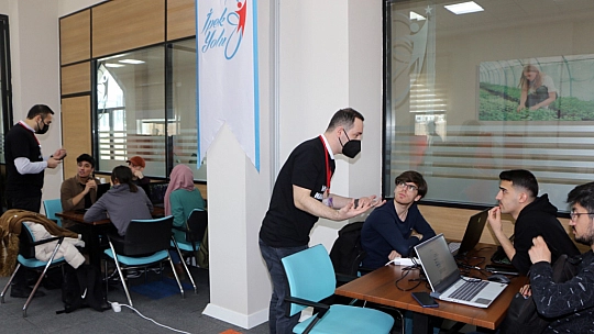 Hackathon'a Katılan Developer Adayları Kariyerinde Kırmızı Bir Sayfa Açtı!