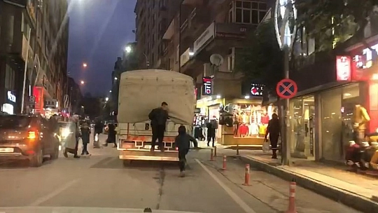 Çocukların tehlikeli oyunu kameralara yansıdı