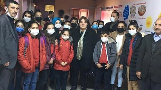 60. Yıl Akçakiraz İlköğretim Okulu Harika Bir Kütüphane'ye  Kavuştu 