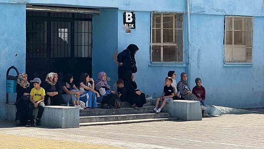 Diyarbakır'da kimliğini ve giriş belgesini unutan öğrenciler son anlarda yetişti