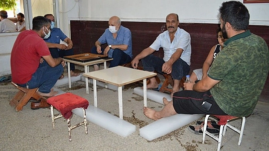 Elazığlı esnaf sıcaktan bunalan müşterileri için etkili bir çözüm geliştirdi