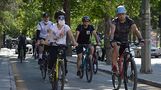 Çevre Haftası Nedeniyle Bisiklet Turu Düzenlendi