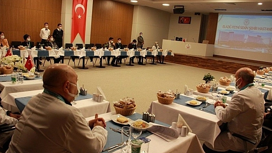Şehit Fethi Sekin Şehir Hastanesi şehit yakını, gazi ve gazi yakını çalışanlar düzenlenen etkinlikte bir araya geldiler