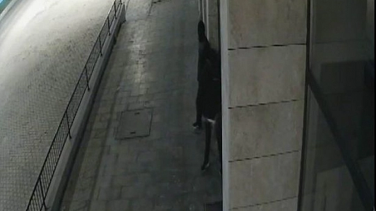 El Arabasını İş Yerinin Önüne Çektiler Ne Var Ne Yok Çalıp Kaçtılar