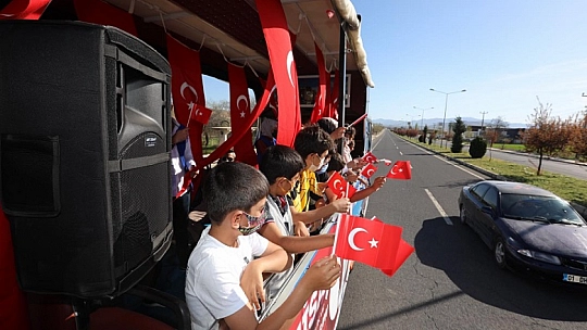 Elazığ Belediyesi Gençlik Meclisi'nden Miniklere Özel 23 Nisan Kutlaması