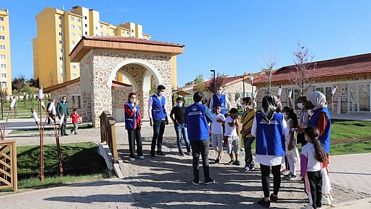 Elazığ Belediyesi Gençlik Meclisi'nden Miniklere Özel 23 Nisan Kutlaması