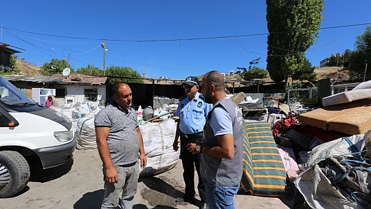 Elazığ Belediyesi Yelek ve Yaka Kartı Olmayan Hurda ve Atık Toplayıcılarına Yaptırım Uygulayacak