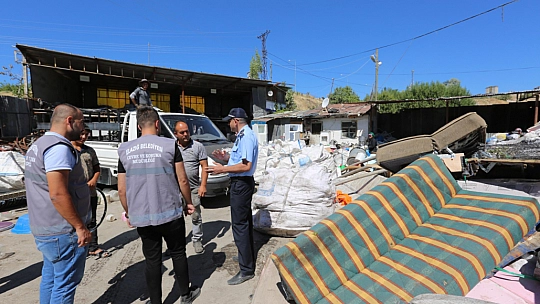 Elazığ Belediyesi Yelek ve Yaka Kartı Olmayan Hurda ve Atık Toplayıcılarına Yaptırım Uygulayacak