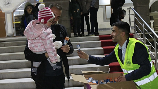 Elazığ Belediyesi'nden Vatandaşlara Kandil İkramı