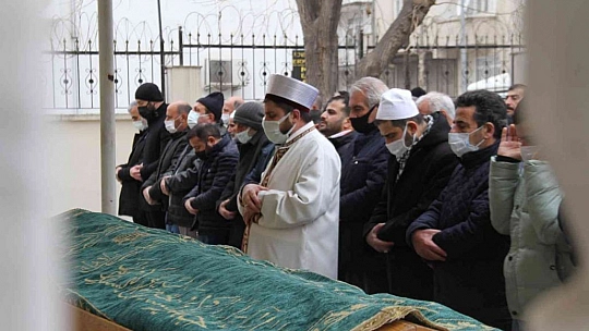 Elazığ'da Ağabey Ve Kardeş 2 Saat Arayla Hayatını Kaybetti