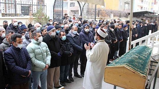 Elazığ'da Ağabey Ve Kardeş 2 Saat Arayla Hayatını Kaybetti