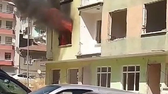 Elazığ'da Metruk Bina Yangınları Bitmiyor!