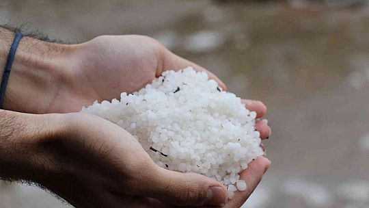 Elazığ'da Ev ve İş Yerlerini Su Bastı, Mahsur Kalanları İtfaiye Botla Kurtardı