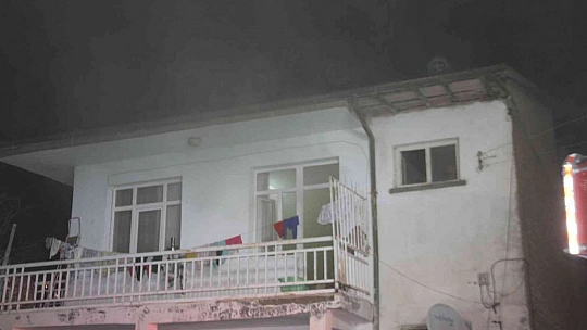 Elazığ'da Ev Yangınında 1 Kişi Dumandan Etkilendi