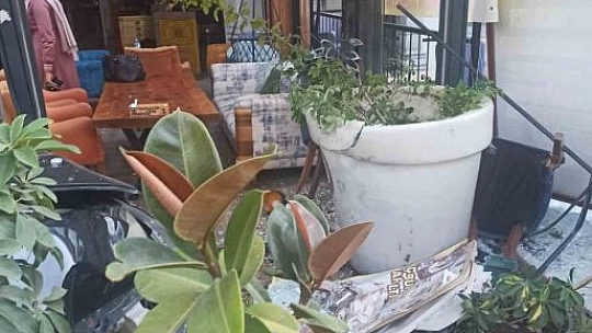 Elazığ'da Araçla Kafeye Daldı!