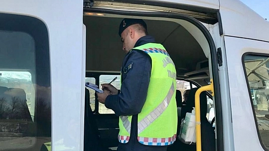 Jandarma Ekipleri Okul Servis Araçlarını Denetledi