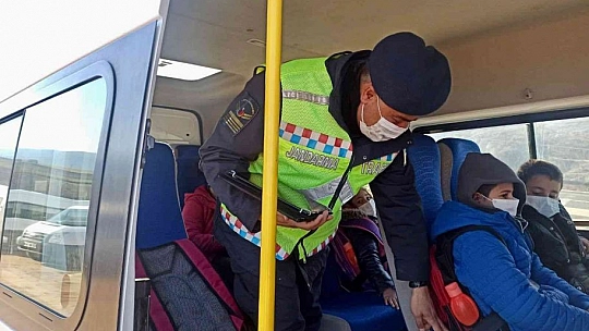 Jandarma Ekipleri Okul Servis Araçlarını Denetledi