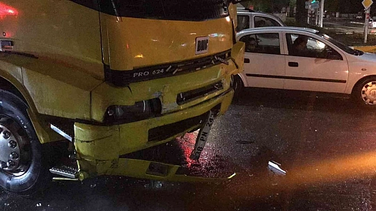 Elazığ'da kamyon ile otomobil çarpıştı: 1 yaralı