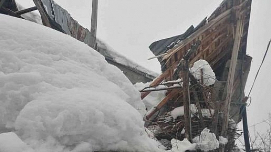 Elazığ'da Üç Evin Çatısı Çöktü