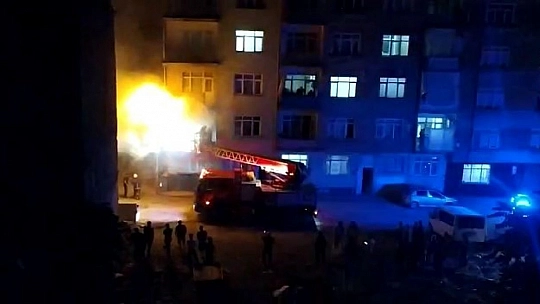 Elazığ'da korkutan yangın: Ev alev alev yandı
