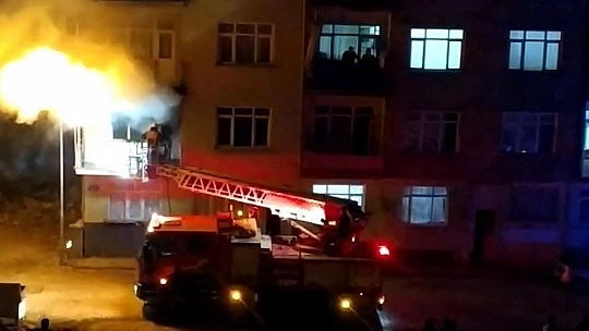 Elazığ'da korkutan yangın: Ev alev alev yandı
