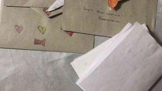 Elazığ'da Öğrenciler, Jandarma Ekiplerine Türk Bayrağı ve Kuran'ı Kerim Hediye Etti