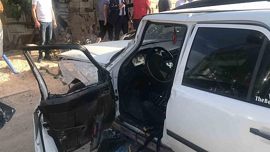Elazığ'da Otobüs 2 Otomobile Çarptı!