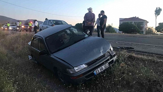Elazığ'da otomobil yayaya çarptı: 1 yaralı