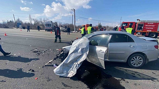 Elazığ'da trafik kazası: 1 ölü, 4 yaralı