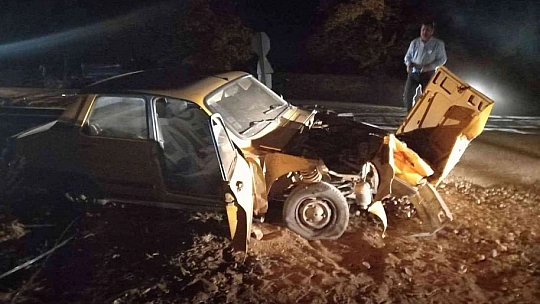 Elazığ'da tren otomobile çarptı: 2 yaralı