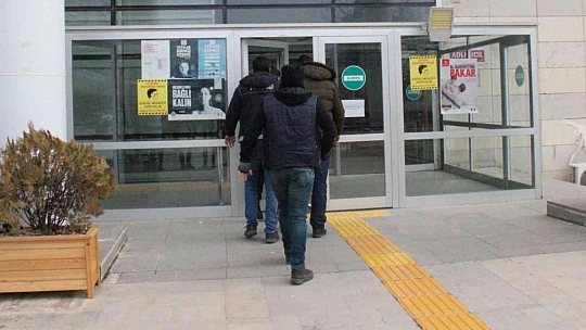 Elazığ'da Yeni Yılın İlk Uyuşturucusu Yastık Kılıfının İçinde Yakalandı