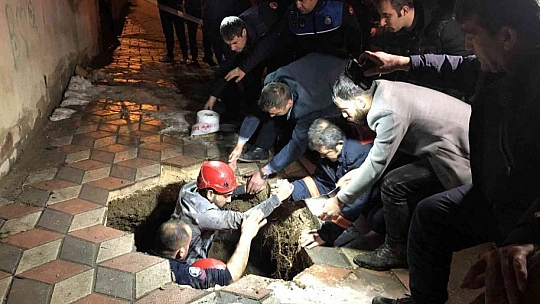 Evine Giderken Bir Anda Kendini Yeraltında Buldu