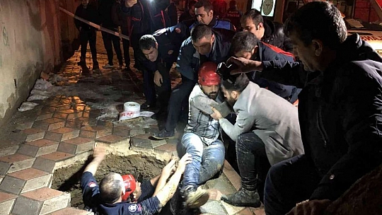 Evine Giderken Bir Anda Kendini Yeraltında Buldu