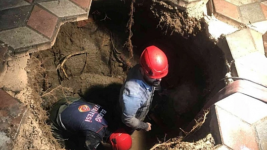 Evine Giderken Bir Anda Kendini Yeraltında Buldu
