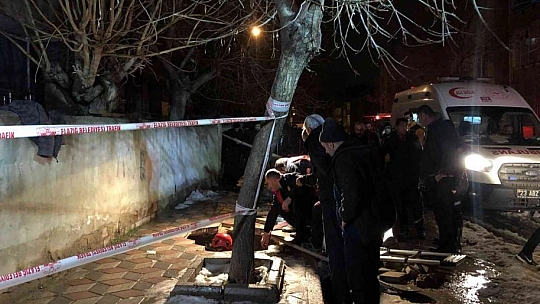 Evine Giderken Bir Anda Kendini Yeraltında Buldu