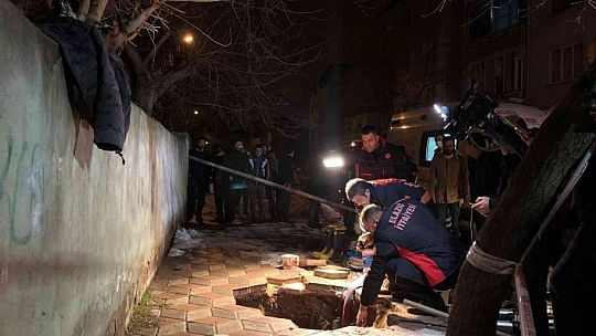 Evine Giderken Bir Anda Kendini Yeraltında Buldu