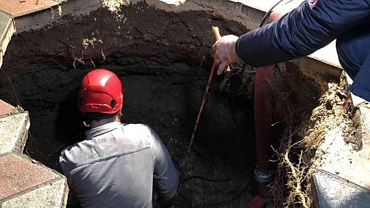 Evine Giderken Bir Anda Kendini Yeraltında Buldu