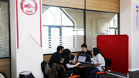 Hackathon'a Katılan Developer Adayları Kariyerinde Kırmızı Bir Sayfa Açtı!