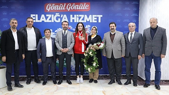 Gizem'e coşkulu karşılama