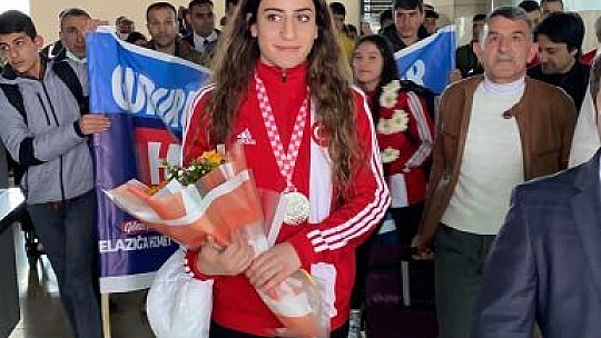 Gizem'e coşkulu karşılama