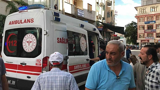 Gündüz vakti zil zurna sarhoş olan sürücü yayaya çarptı