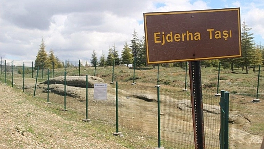 Efsanelere Konu Olan 'Ejderha Taşı' Turizme Kazandırılmayı Bekliyor