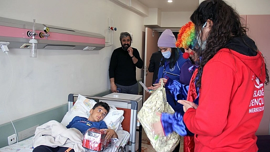 Üniversite Öğrencileri Fırat Üniversitesi Hastanesi'ni Ziyaret Etti