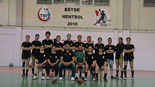 Kiraladığı çay bahçesiyle sporcularını iş sahibi yaptı