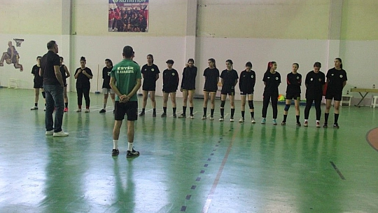 Kiraladığı çay bahçesiyle sporcularını iş sahibi yaptı