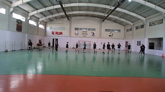 Kiraladığı çay bahçesiyle sporcularını iş sahibi yaptı