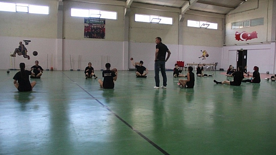 Kiraladığı çay bahçesiyle sporcularını iş sahibi yaptı